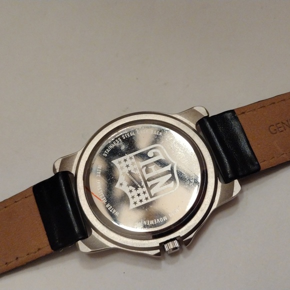 HP! EUC NFL Green Bay Packers Water Resistant Genuine Leather Band Watch! - Picture 6 of 8